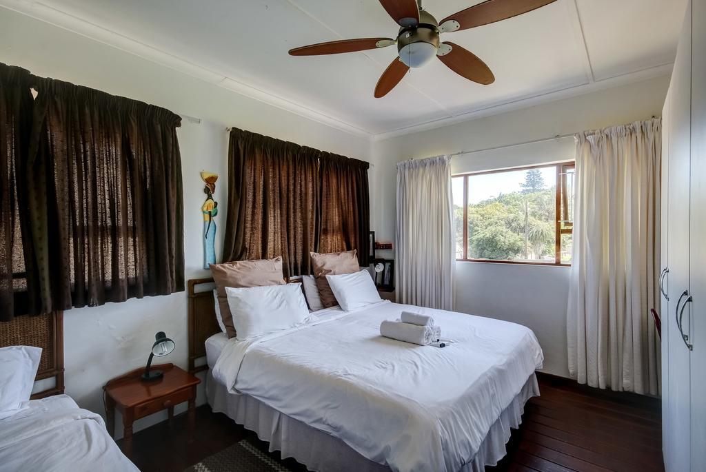 Khaya La Manzi Guest Lodge Hibberdene Exterior photo