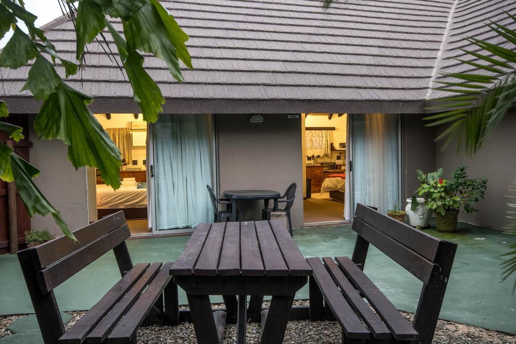 Khaya La Manzi Guest Lodge Hibberdene Exterior photo