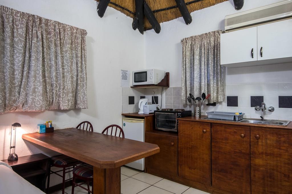 Khaya La Manzi Guest Lodge Hibberdene Exterior photo